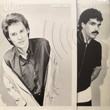 Voices sleeve